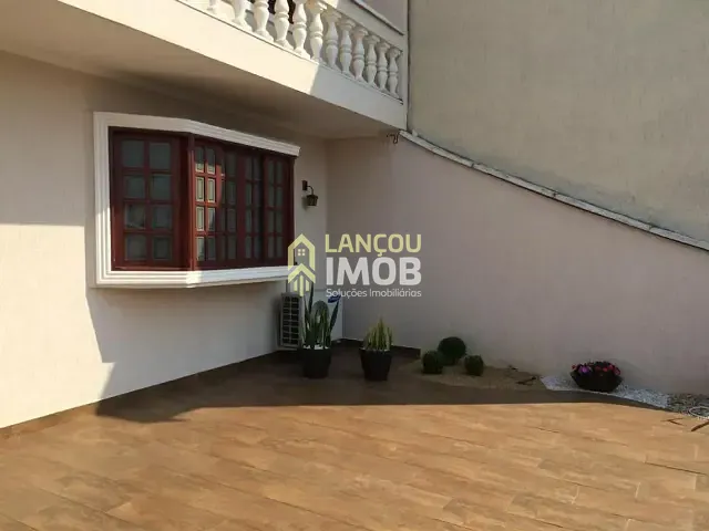 Sobrado com 221m² 3 quartos e 3 banheiros, à venda, no bairro Vila Galvão em Jundiaí