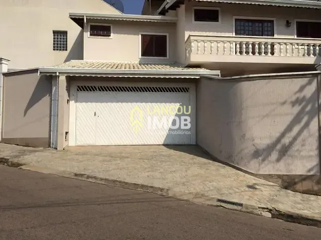 Sobrado com 221m² 3 quartos e 3 banheiros, à venda, no bairro Vila Galvão em Jundiaí
