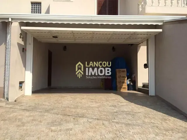 Sobrado com 221m² 3 quartos e 3 banheiros, à venda, no bairro Vila Galvão em Jundiaí