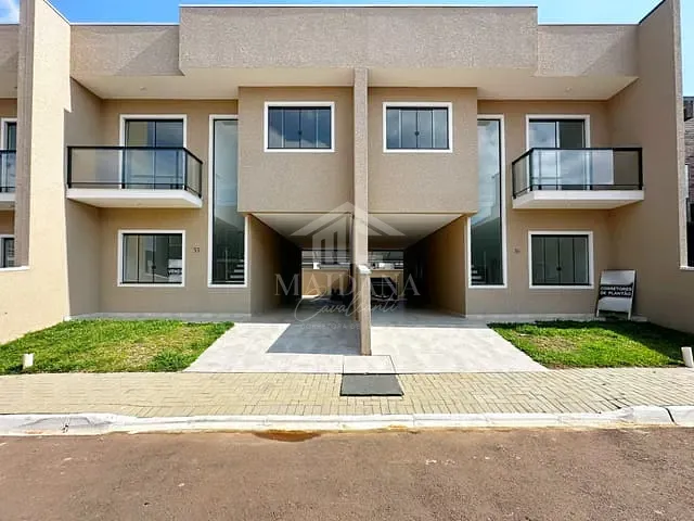 Sobrado com 136m² 3 quartos e 2 banheiros, à venda, no bairro Costeira em São José dos Pinhais