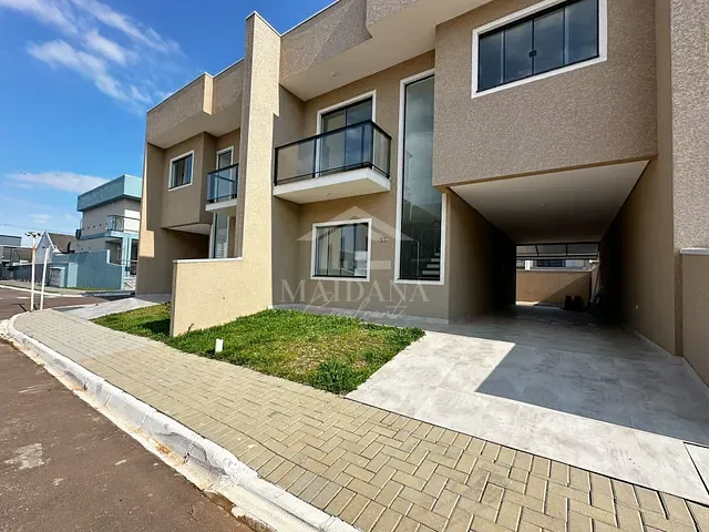 Sobrado com 136m² 3 quartos e 2 banheiros, à venda, no bairro Costeira em São José dos Pinhais