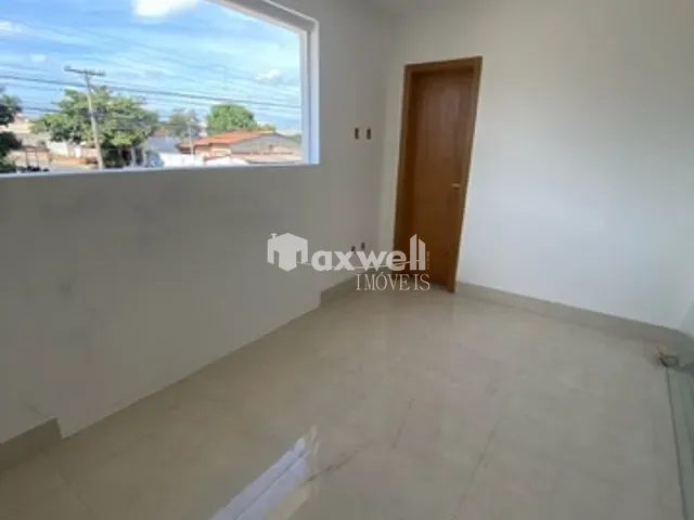 Sobrado com 200m² 3 quartos e 3 banheiros, à venda, no bairro Setor Serra Dourada - 2ª Etapa em Aparecida de Goiânia