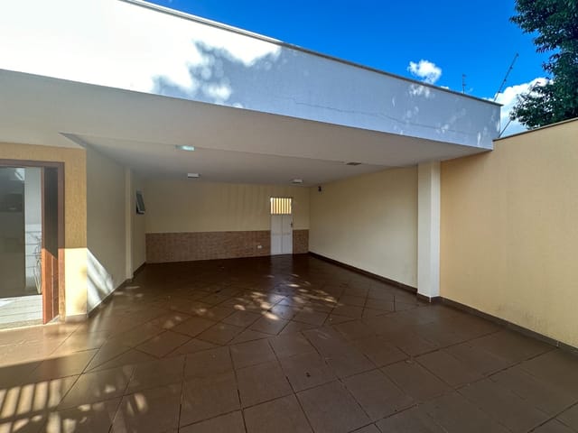 Sobrado com 400m² 3 quartos e 2 banheiros, à venda, no bairro Jardim São José em Cambé