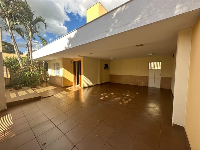 Sobrado com 400m² 3 quartos e 2 banheiros, à venda, no bairro Jardim São José em Cambé