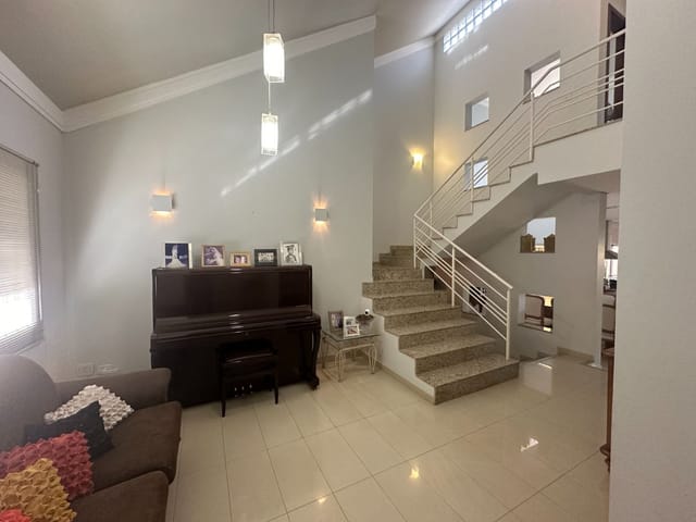 Sobrado com 400m² 3 quartos e 2 banheiros, à venda, no bairro Jardim São José em Cambé