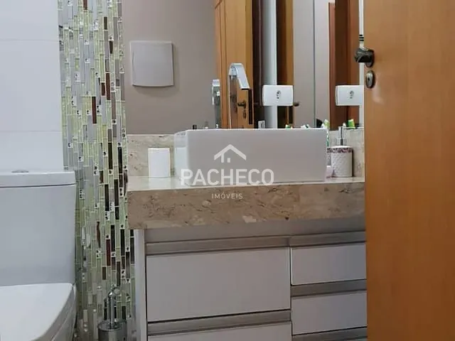Sobrado com 250m² 4 quartos e 3 banheiros, à venda, no bairro Jardim Souza Queiroz em Santa Bárbara D'Oeste