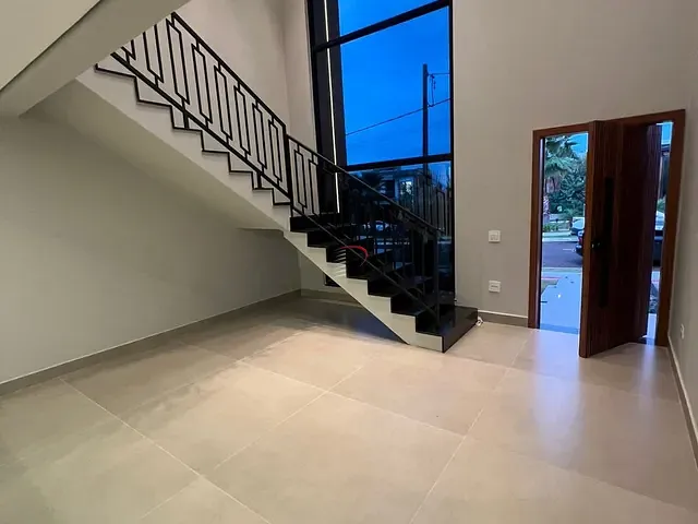 Sobrado com 250m² 3 quartos e 5 banheiros, à venda, no bairro Jardim Montecatini em Londrina