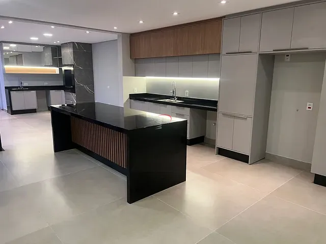 Sobrado com 250m² 3 quartos e 5 banheiros, à venda, no bairro Jardim Montecatini em Londrina