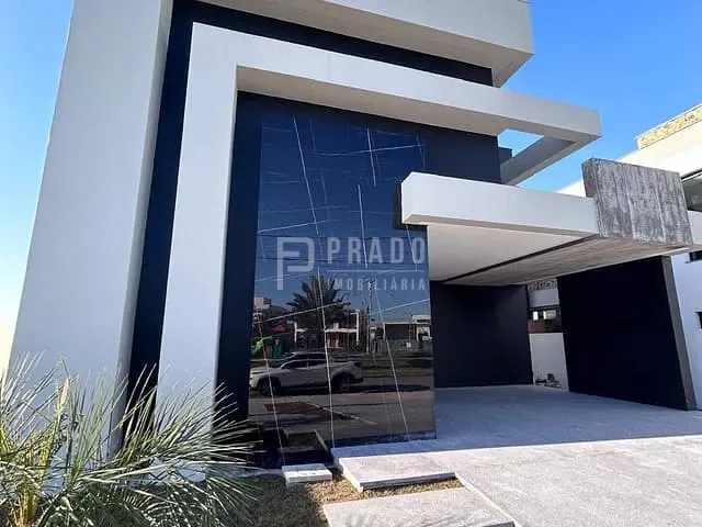 Sobrado 3 quartos e 3 banheiros, à venda, no bairro Laranjal em Pelotas