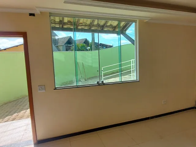Sobrado com 150m² 3 quartos e 2 banheiros, à venda, no bairro Parque Xangri-Lá em Contagem