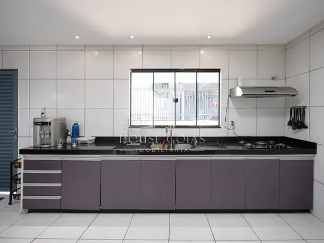 Sobrado com 403m² 5 quartos e 3 banheiros, à venda, no bairro Vera Cruz em Aparecida de Goiânia