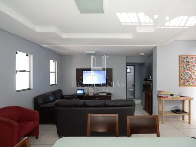 Sobrado com 403m² 5 quartos e 3 banheiros, à venda, no bairro Vera Cruz em Aparecida de Goiânia