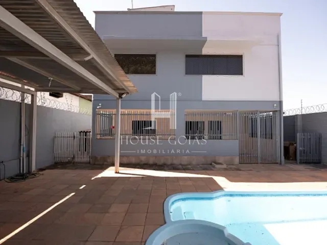 Sobrado com 403m² 5 quartos e 3 banheiros, à venda, no bairro Vera Cruz em Aparecida de Goiânia