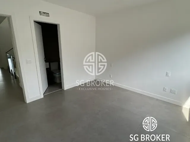 Sobrado com 450m² 5 quartos e 6 banheiros, à venda, no bairro Barra da Tijuca em Rio de Janeiro