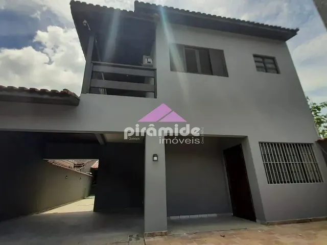 Sobrado com 250m² 4 quartos e 4 banheiros, à venda, no bairro Martim de Sá em Caraguatatuba