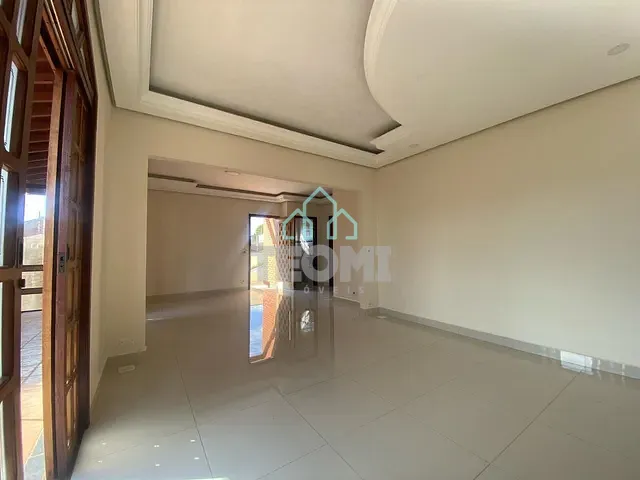 Sobrado com 250m² 3 quartos e 2 banheiros, à venda, no bairro Campos Elíseos em Taubaté