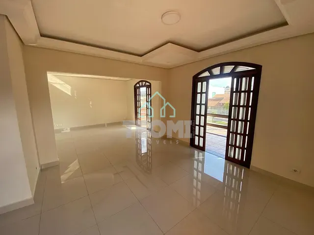 Sobrado com 250m² 3 quartos e 2 banheiros, à venda, no bairro Campos Elíseos em Taubaté