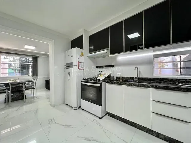 Sobrado com 150m² 4 quartos e 4 banheiros, à venda, no bairro Capão Raso em Curitiba
