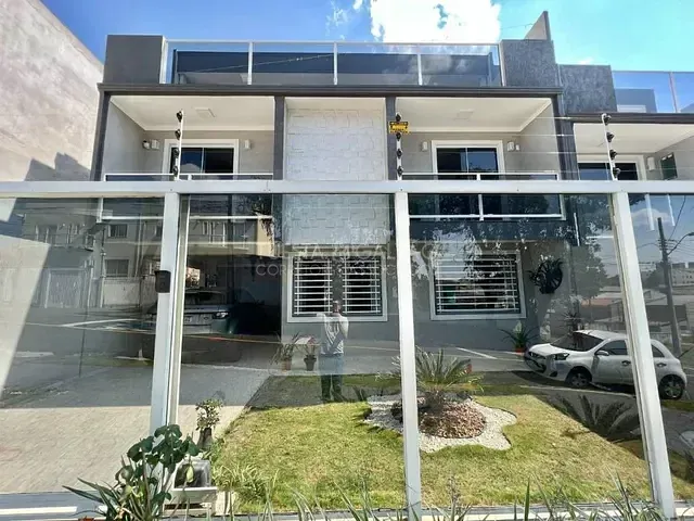 Sobrado com 150m² 4 quartos e 4 banheiros, à venda, no bairro Capão Raso em Curitiba