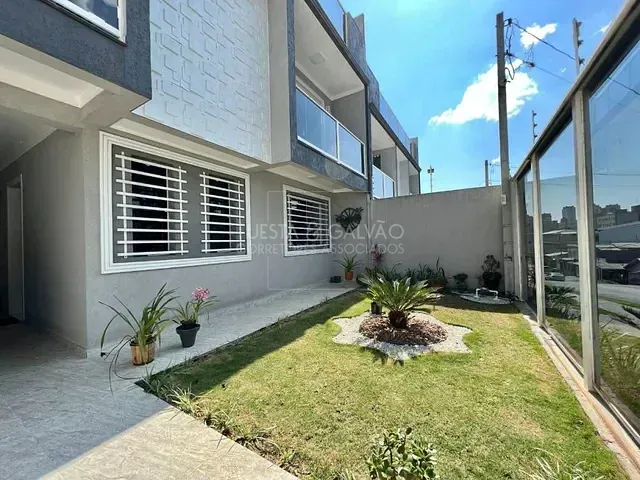 Sobrado com 150m² 4 quartos e 4 banheiros, à venda, no bairro Capão Raso em Curitiba