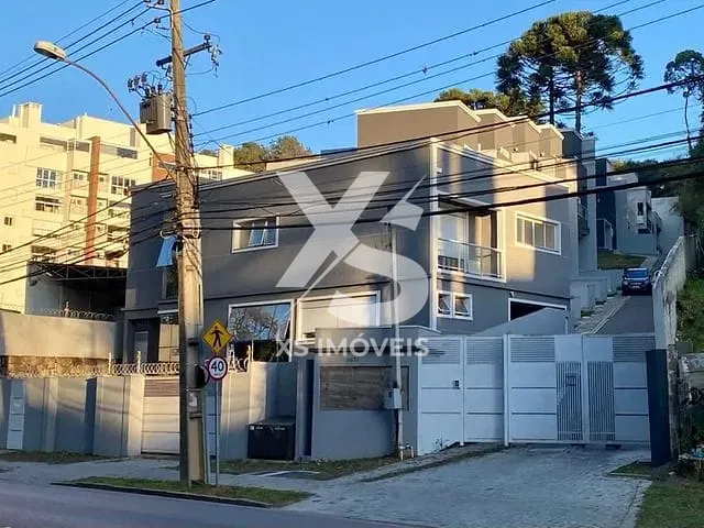 Sobrado com 130m² 3 quartos e 3 banheiros, para alugar, no bairro São Lourenço em Curitiba
