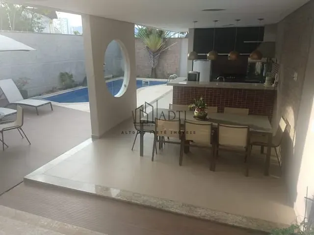 Sobrado com 380m² 3 quartos e 5 banheiros, à venda, no bairro Vila Oliveira em Mogi das Cruzes