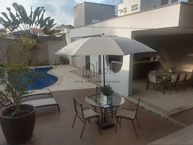 Sobrado com 380m² 3 quartos e 5 banheiros, à venda, no bairro Vila Oliveira em Mogi das Cruzes