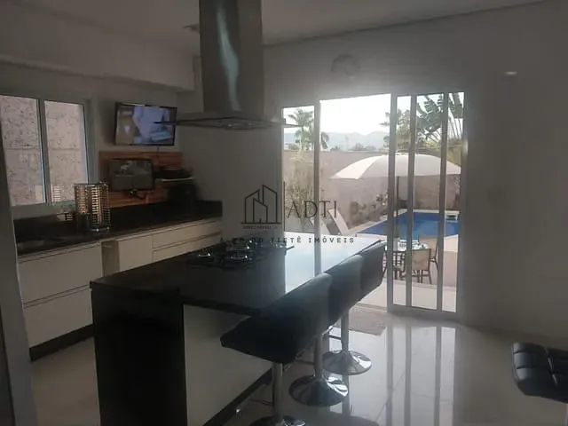 Sobrado com 380m² 3 quartos e 5 banheiros, à venda, no bairro Vila Oliveira em Mogi das Cruzes