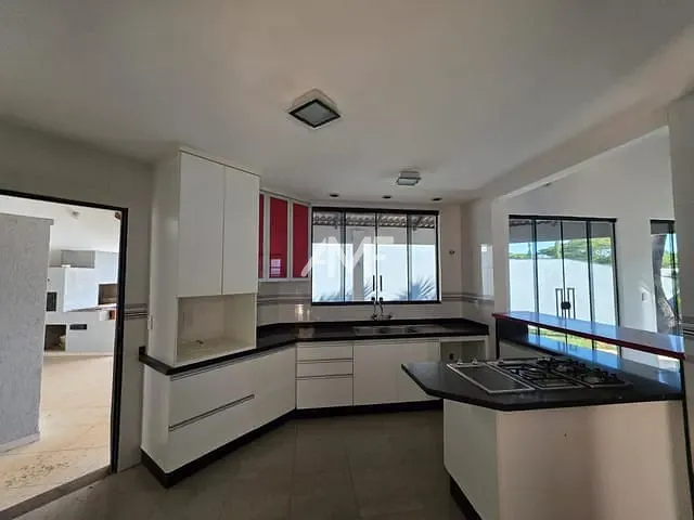 Sobrado com 580m² 4 quartos e 6 banheiros, à venda, no bairro Setor Habitacional Vicente Pires - Trecho 1 em Brasília