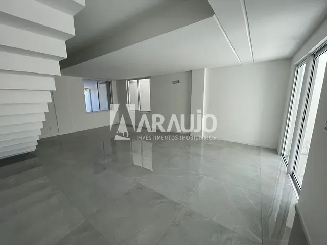 Sobrado com 163m² 3 quartos e 3 banheiros, à venda, no bairro São João em Itajaí