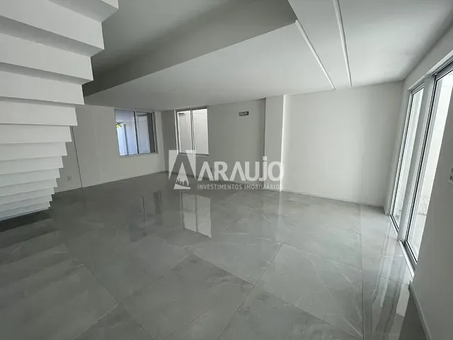 Sobrado com 163m² 3 quartos e 3 banheiros, à venda, no bairro São João em Itajaí