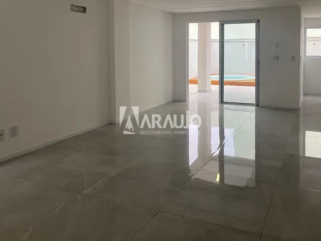 Sobrado com 163m² 3 quartos e 3 banheiros, à venda, no bairro São João em Itajaí