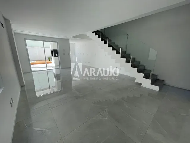 Sobrado com 163m² 3 quartos e 3 banheiros, à venda, no bairro São João em Itajaí
