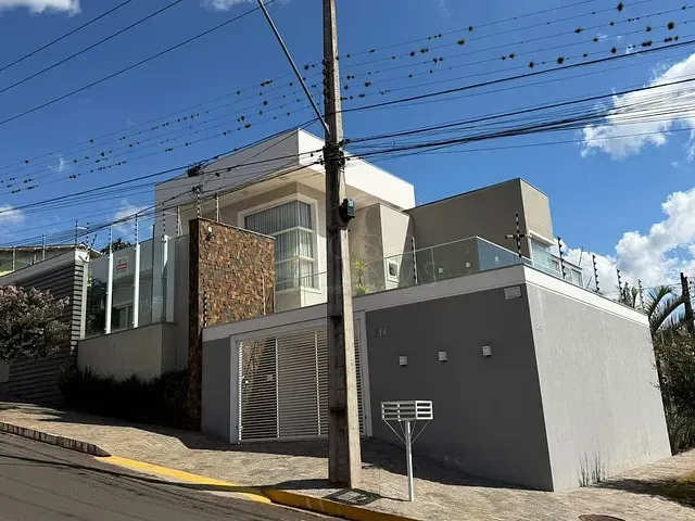 Sobrado com 339m² 4 quartos e 4 banheiros, à venda, no bairro Centro em Apucarana