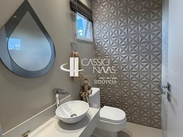 Sobrado com 339m² 4 quartos e 4 banheiros, à venda, no bairro Centro em Apucarana