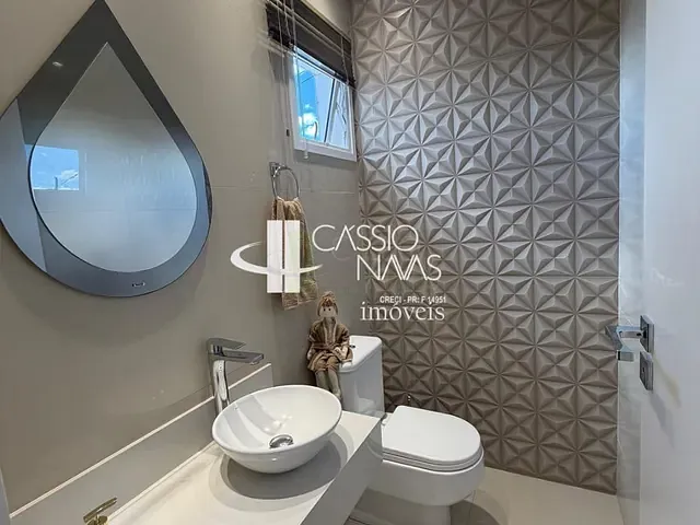 Sobrado com 339m² 4 quartos e 4 banheiros, à venda, no bairro Centro em Apucarana