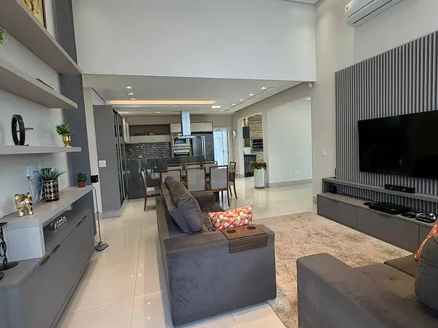 Sobrado com 339m² 4 quartos e 4 banheiros, à venda, no bairro Centro em Apucarana