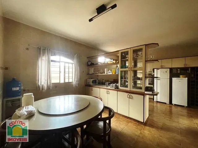 Sobrado com 450m² 4 quartos e 2 banheiros, à venda, no bairro Jardim Bandeirante em Anápolis