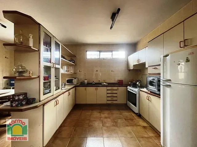 Sobrado com 450m² 4 quartos e 2 banheiros, à venda, no bairro Jardim Bandeirante em Anápolis