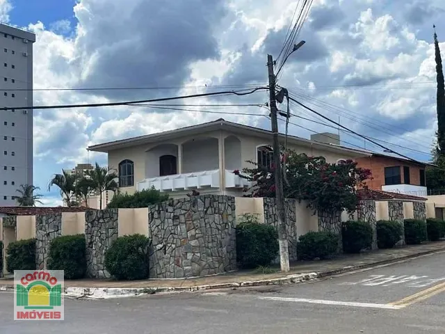 Sobrado com 450m² 4 quartos e 2 banheiros, à venda, no bairro Jardim Bandeirante em Anápolis