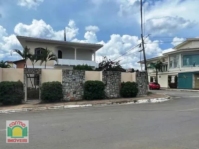 Sobrado com 450m² 4 quartos e 2 banheiros, à venda, no bairro Jardim Bandeirante em Anápolis