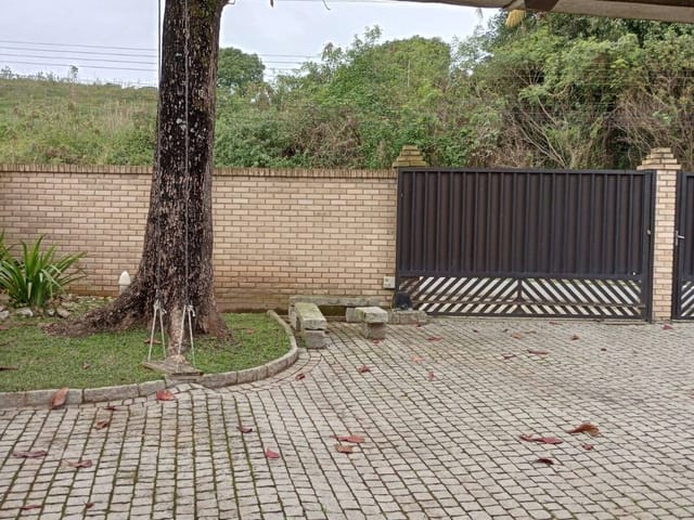 Sobrado com 360m² 4 quartos e 3 banheiros, à venda, no bairro Praia Grande em Penha