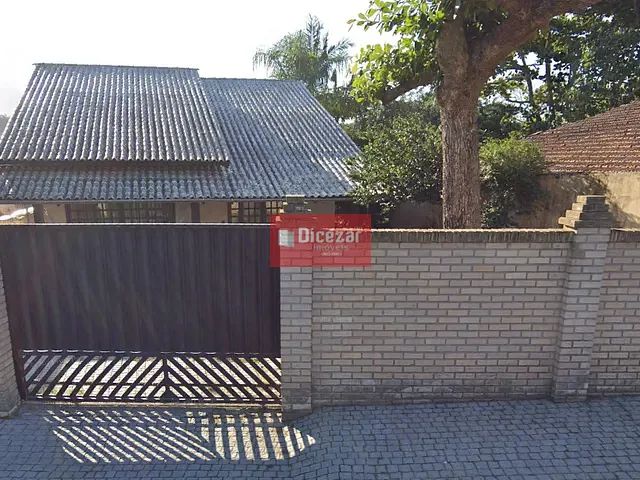 Sobrado com 360m² 4 quartos e 3 banheiros, à venda, no bairro Praia Grande em Penha