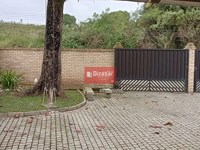 Sobrado com 360m² 4 quartos e 3 banheiros, à venda, no bairro Praia Grande em Penha