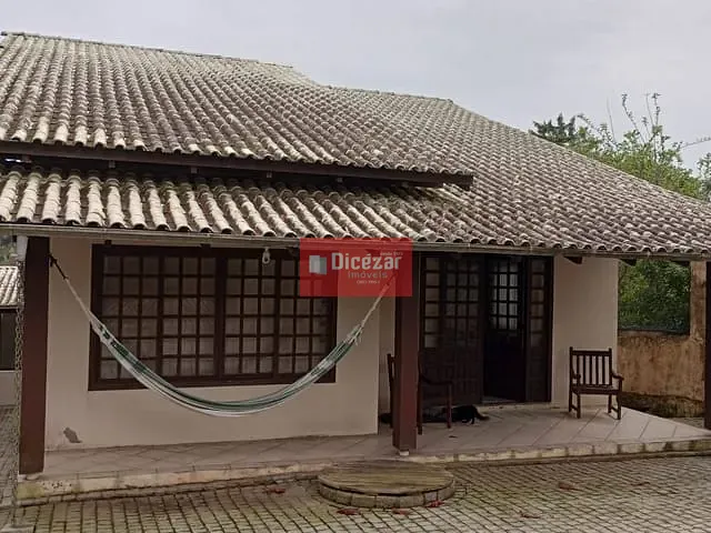 Sobrado com 360m² 4 quartos e 3 banheiros, à venda, no bairro Praia Grande em Penha