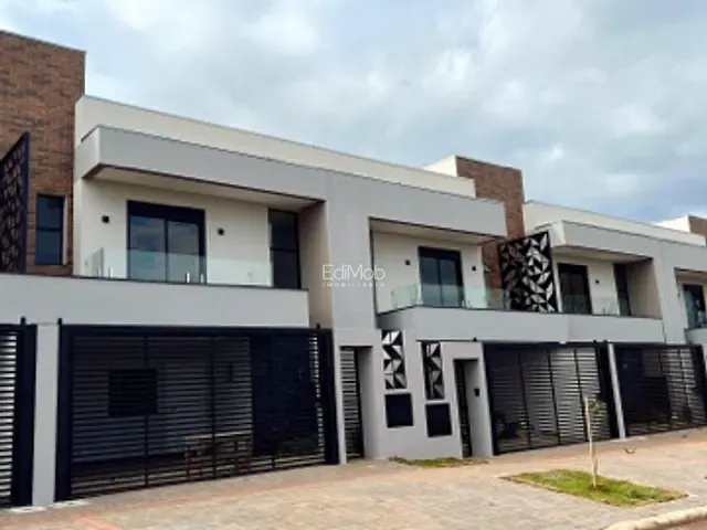 Sobrado 3 quartos e 3 banheiros, à venda, no bairro Centro em Cascavel