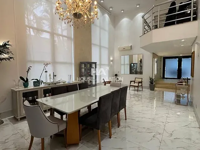 Sobrado com 1500m² 4 quartos e 5 banheiros, à venda, no bairro Residencial Aldeia do Vale em Goiânia