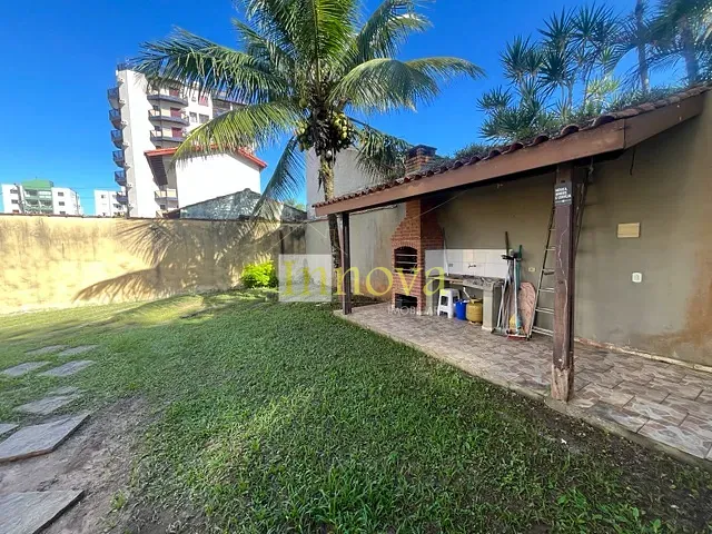 Sobrado 5 quartos e 5 banheiros, à venda ou para alugar, no bairro Martim de Sá em Caraguatatuba