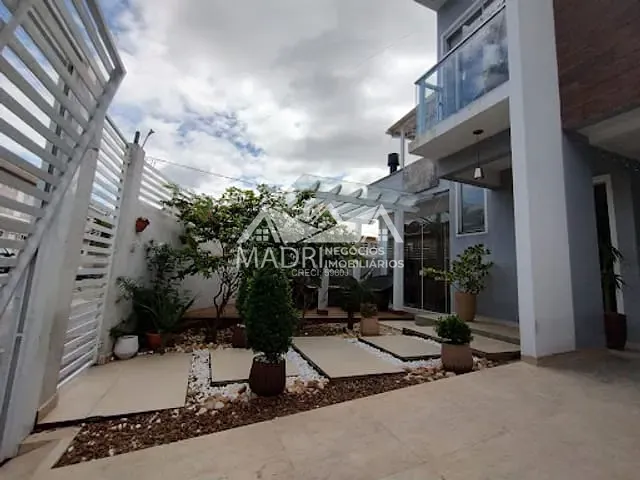 Sobrado com 200m² 2 quartos e 1 banheiro, à venda, no bairro Bela Vista em Palhoça