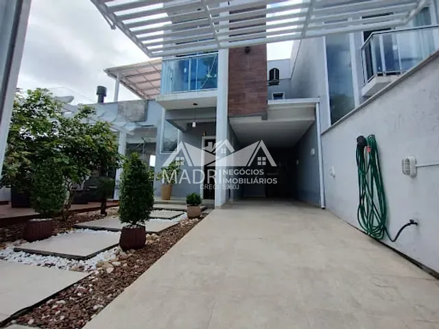 Sobrado com 200m² 2 quartos e 1 banheiro, à venda, no bairro Bela Vista em Palhoça